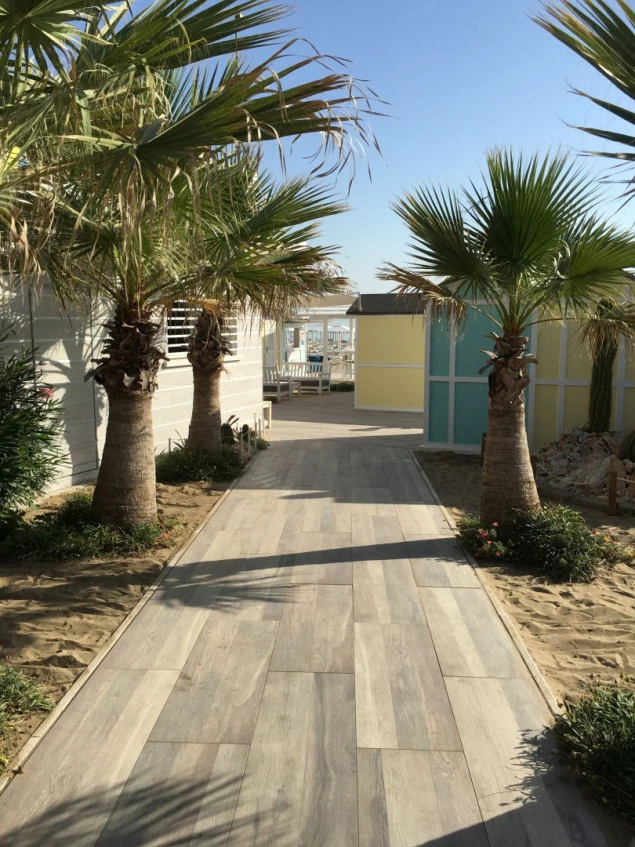  Stabilimento balneare Gianni, zona 64 Riccione | Collection di Kronos Ceramiche Caem Group spa 