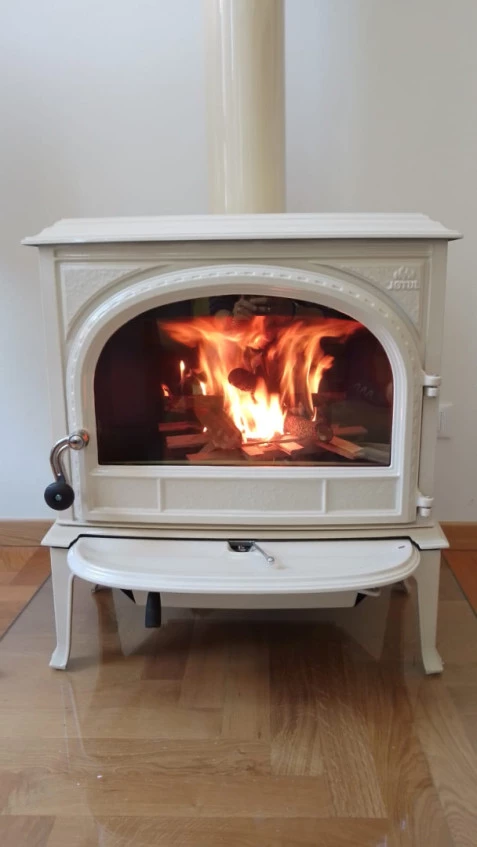  Abitazione privata Forlì centro. Stufa a legna Jotul F400 ECO IT 5 stelle Caem Group spa 