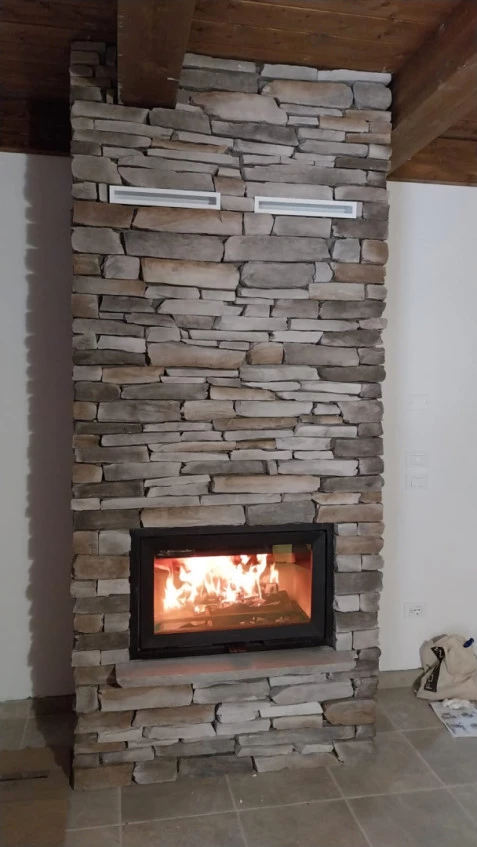  Casa privata loc.San Leo Camino a Legna Jotul I 620 F con rivestimento su progetto studio internoCaem Caem Group spa 