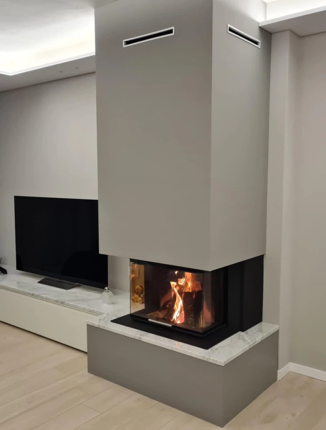  Abitazione privata San Marino, Camino a Legna Scan 5004 con rivestimento in Marmo Bianco Carrara e acciaio progetto Arch.Casadei M. Caem Group spa 