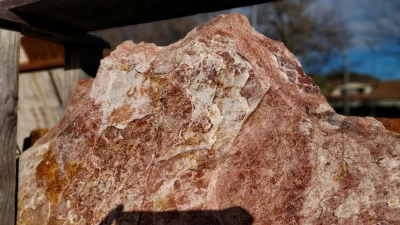 Quarzite Rosa Orientale Diam.200cm circa Lastra su Cavalletto sp.30/60 (N.3 LASTRE)