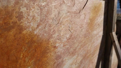 Quarzite Rosa Orientale Diam.200cm circa Lastra su Cavalletto sp.30/60 (N.3 LASTRE)