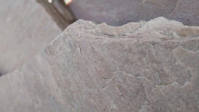Quarzite Rosa Orientale Diam.130cm circa Lastra su Cavalletto sp.30/60mm (N.6 LASTRE)