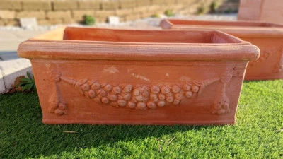 Fioriera cassetta festonata in Cotto Galestro 71x34 h30